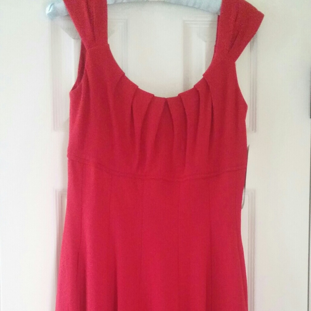 Maggy London NWT Women"s size 8 red dress pleated